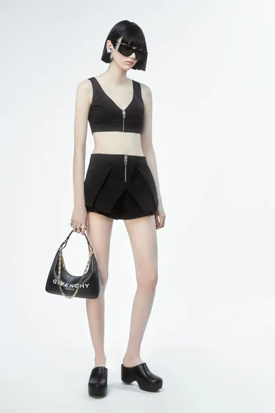 Look 16